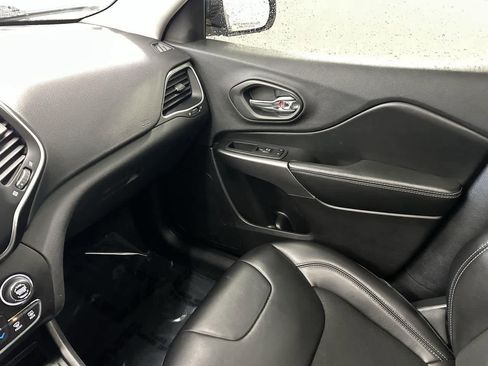 Used 2020 Jeep Cherokee Latitude Plus w/ Comfort/Convenience Group image 25