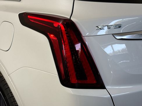 Used 2025 Cadillac XT5 Premium Luxury image 36