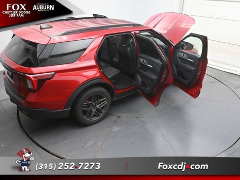 Used 2025 Ford Explorer ST-Line w/ ST-Line Street Pack AWD/4WD image 41