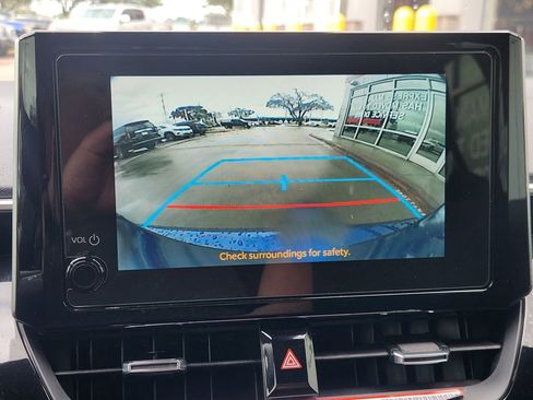 Used 2025 Toyota Corolla SE w/ SE Package image 17