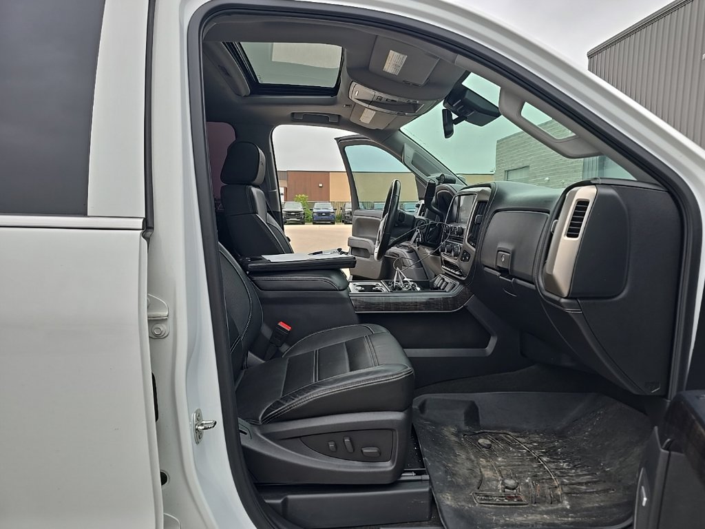 Used 2015 GMC Sierra 2500 Denali w/ Duramax Plus Package AWD/4WD image 18