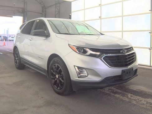 Used 2020 Chevrolet Equinox LS w/ LS Convenience Package AWD/4WD image 2