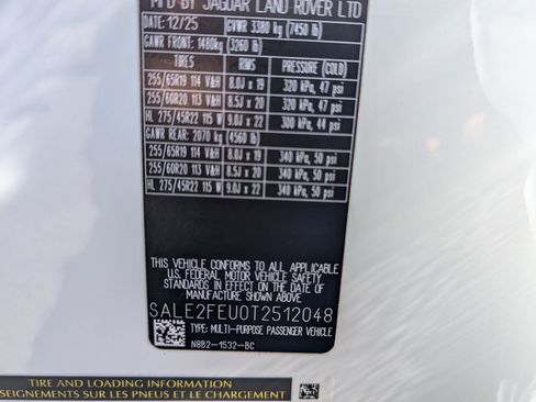 Used 2026 Land Rover Defender 130 X-Dynamic SE AWD/4WD image 23