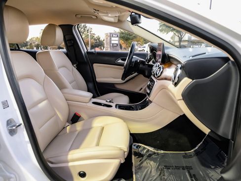 Used 2019 Mercedes-Benz GLA 250 w/ Convenience Package image 35