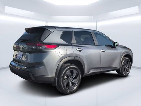 Used 2026 Nissan Rogue SV FWD image 3