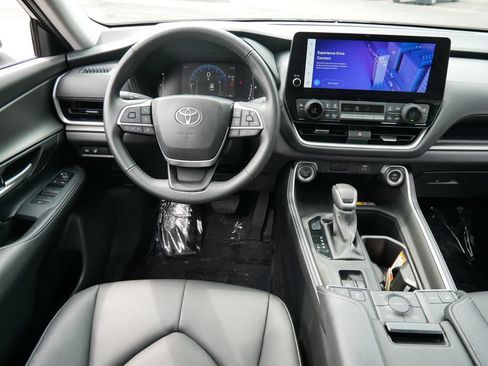 Used 2025 Toyota Grand Highlander AWD image 14