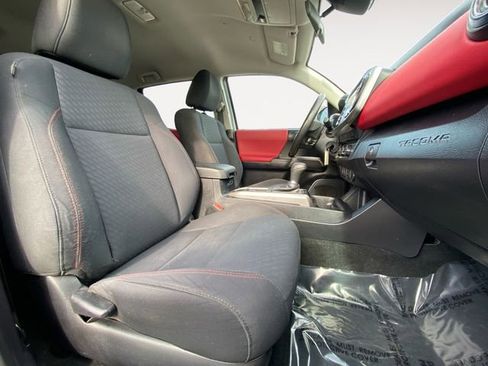 Used 2020 Toyota Tacoma SR5 image 15