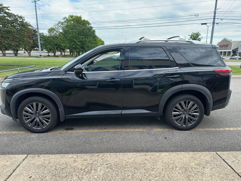 Used 2023 Nissan Pathfinder SL w/ SL Premium Package AWD/4WD image 7