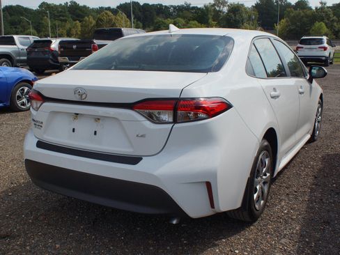 Used 2024 Toyota Corolla LE FWD image 5