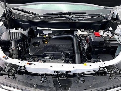 Used 2025 Chevrolet Equinox LT w/ Safety and Technology Package FWD image 11