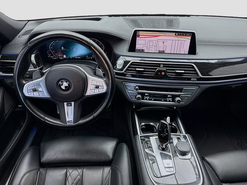 Used 2022 BMW 740i w/ M Sport Package image 15