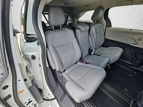 Used 2022 Toyota Sienna XLE FWD image 20