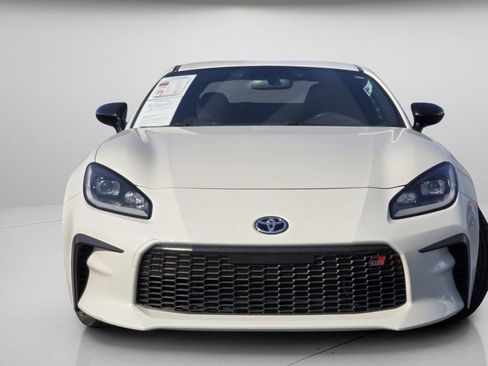 Used 2022 Toyota GR86 Premium RWD image 3