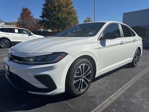 Used 2025 Volkswagen Jetta Sport image 13