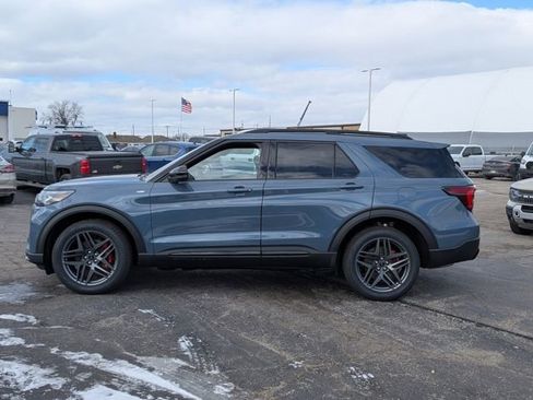 New 2026 Ford Explorer ST-Line w/ ST-Line Street Pack image 4