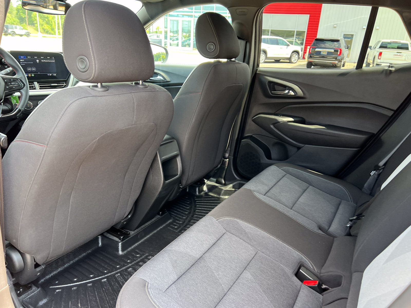 Certified 2024 Chevrolet Trax RS w/ Sunroof Package FWD image 36