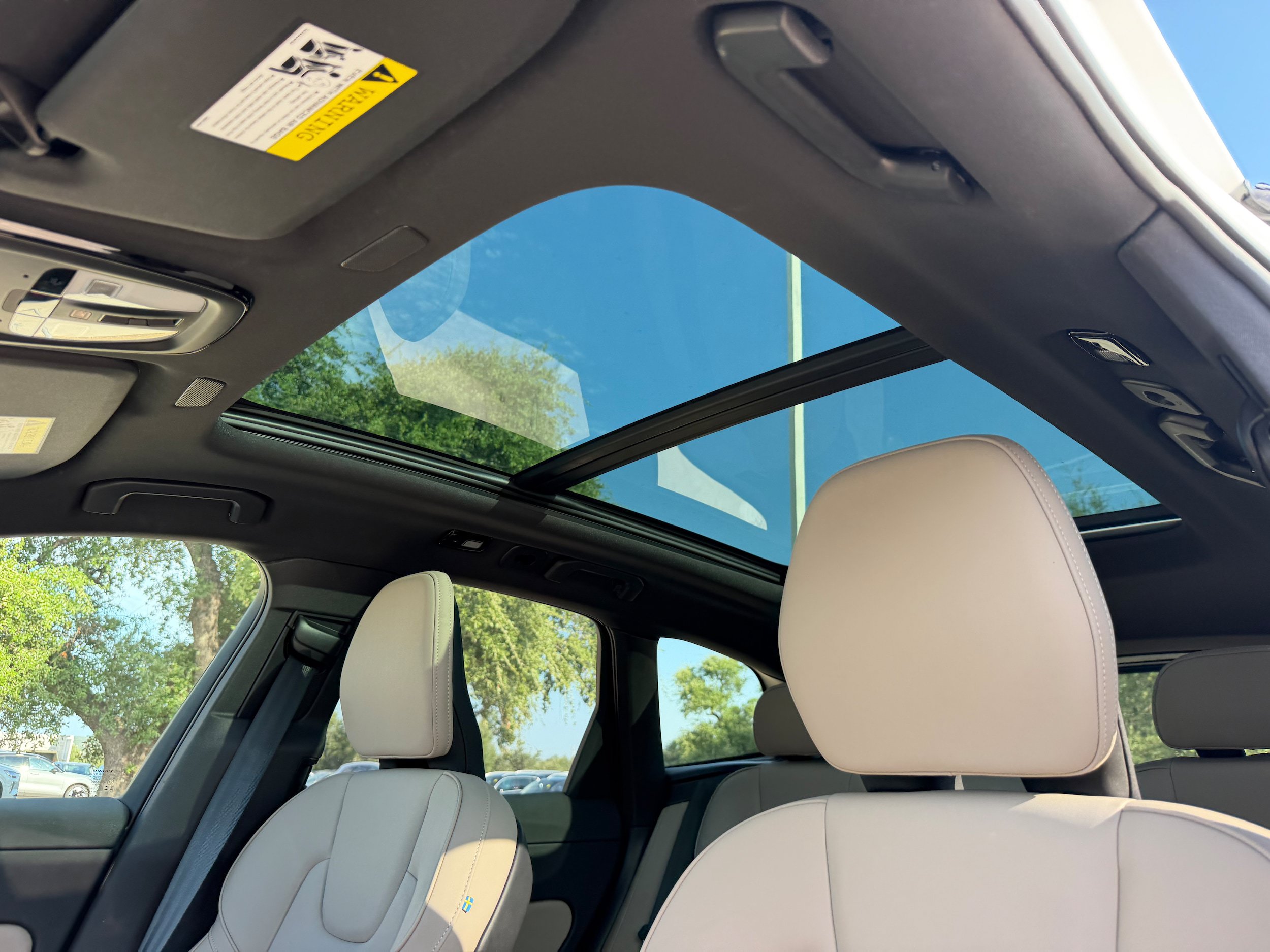 Certified 2026 Volvo XC60 B5 Plus w/ Climate Package PRO AWD/4WD image 23