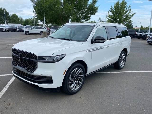 New 2026 Lincoln Navigator Reserve AWD/4WD image 3