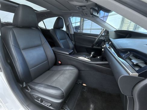 Used 2018 Lexus ES 350 w/ Navigation System Package image 13