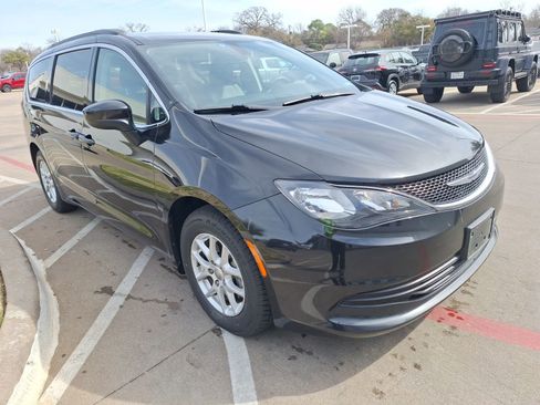 Used 2020 Chrysler Voyager Lxi image 8