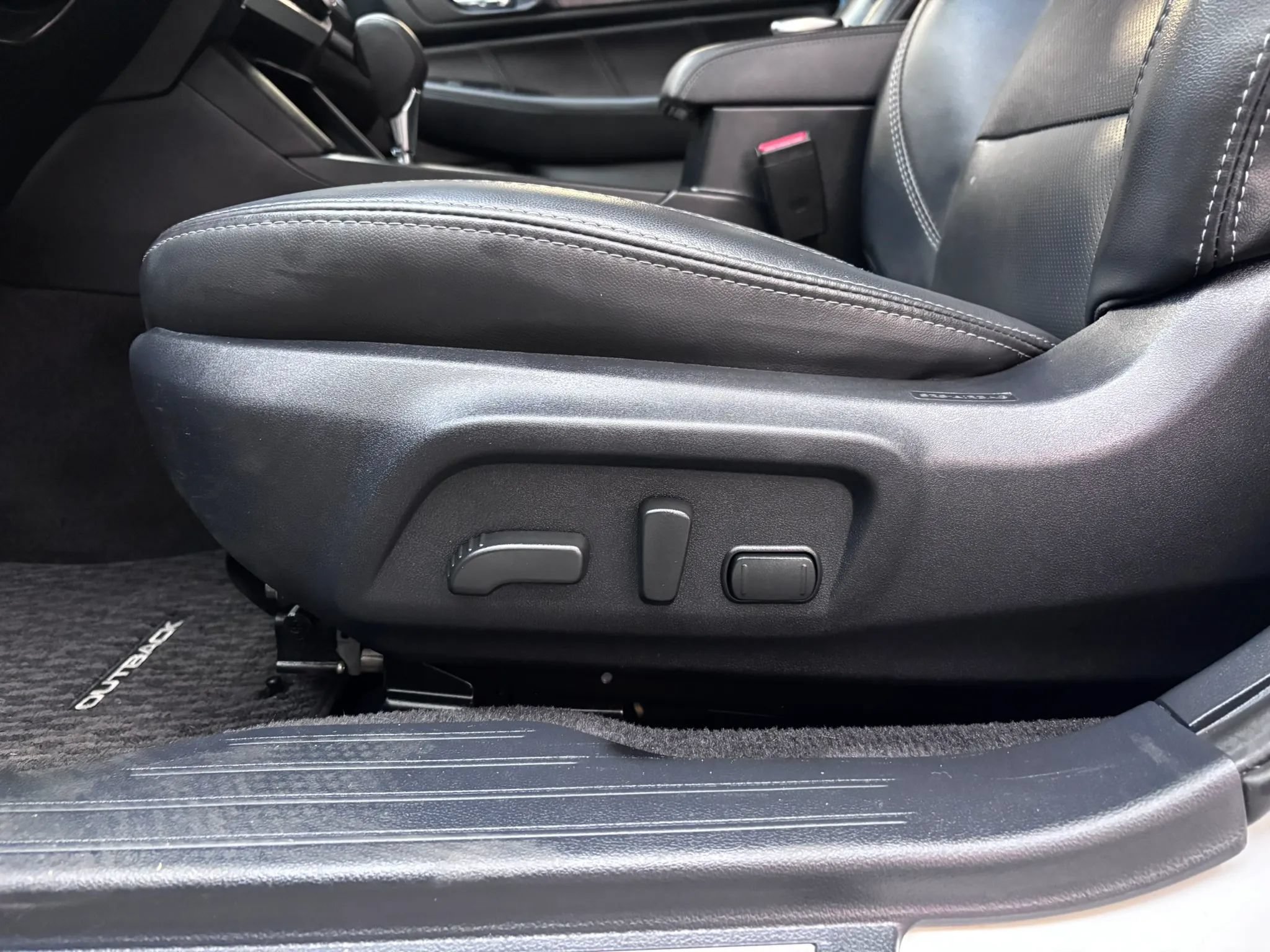 Used 2019 Subaru Outback 3.6R Limited AWD/4WD image 10