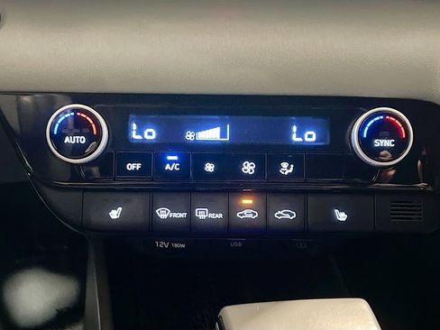Used 2022 Hyundai Elantra SEL w/ Convenience Package FWD image 11