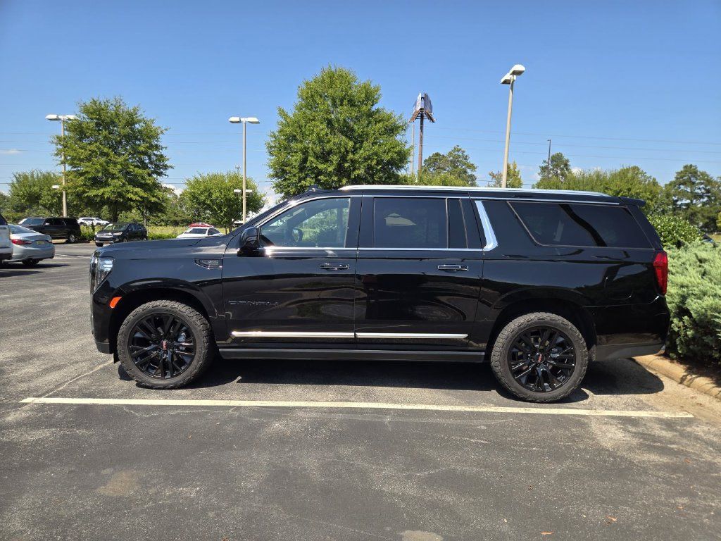 Used 2023 GMC Yukon XL Denali w/ LPO, Floor Liner Package AWD/4WD image 7