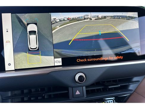 Certified 2025 Toyota Crown Signia image 23