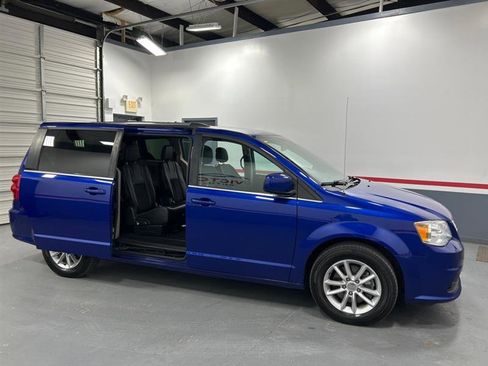 Used 2020 Dodge Grand Caravan SXT image 11