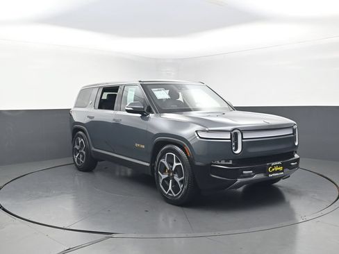 Used 2023 Rivian R1S Adventure AWD/4WD image 8