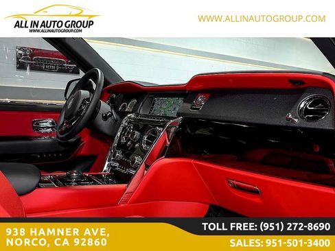 Used 2022 Rolls-Royce Cullinan w/ Dark Exterior Package image 15