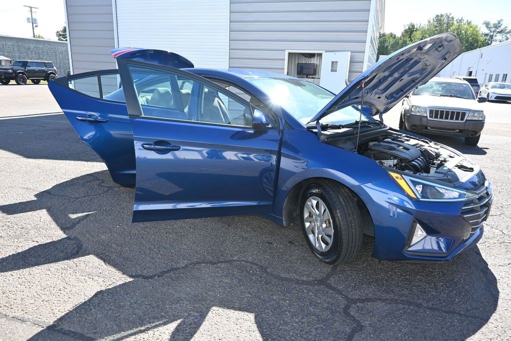 Used 2020 Hyundai Elantra SE FWD image 11