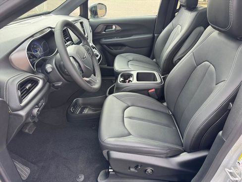 New 2026 Chrysler Pacifica Select AWD/4WD image 10