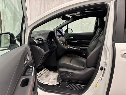Used 2025 Toyota Sienna XSE FWD image 10