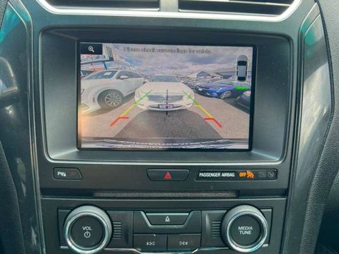 Used 2016 Ford Explorer XLT w/ Equipment Group 202A image 22