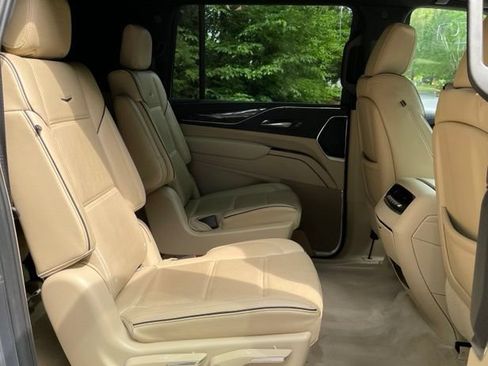 Used 2021 Cadillac Escalade ESV Premium Luxury AWD/4WD image 20