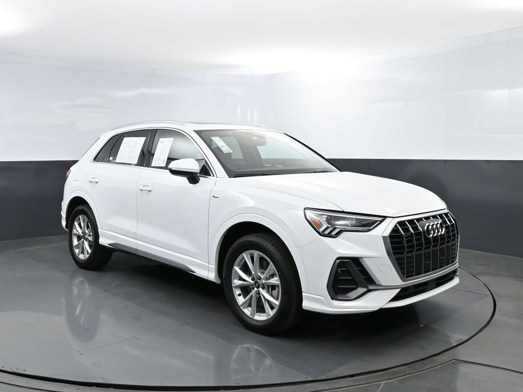 Used 2025 Audi Q3 2.0T Premium w/ Convenience Package AWD/4WD image 3