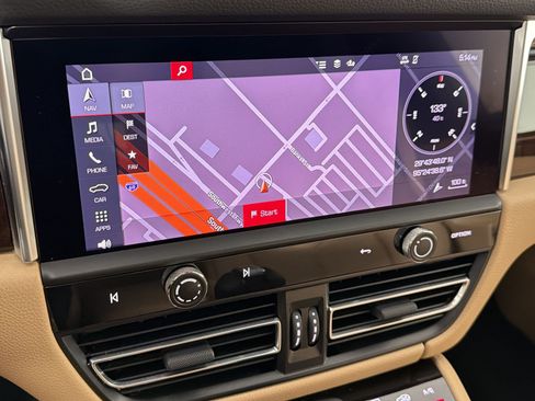 Certified 2024 Porsche Macan S AWD/4WD image 24