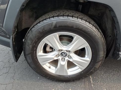 Used 2019 Toyota RAV4 XLE w/ Convenience Package AWD/4WD image 7