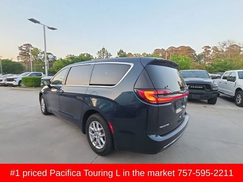 Used 2023 Chrysler Pacifica Touring-L FWD image 7
