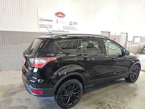 Used 2017 Ford Escape Titanium image 3