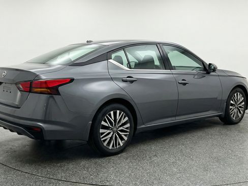 Used 2025 Nissan Altima 2.5 SV FWD image 9