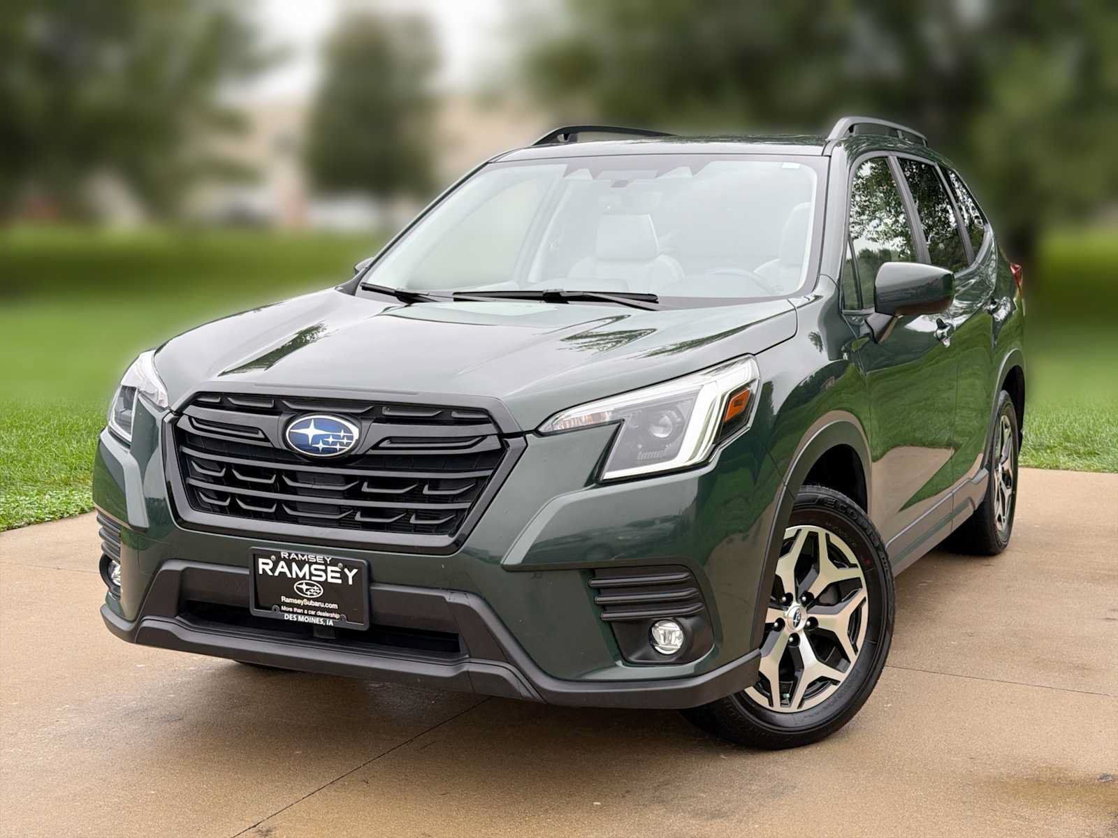Used 2024 Subaru Forester Premium AWD/4WD image 1