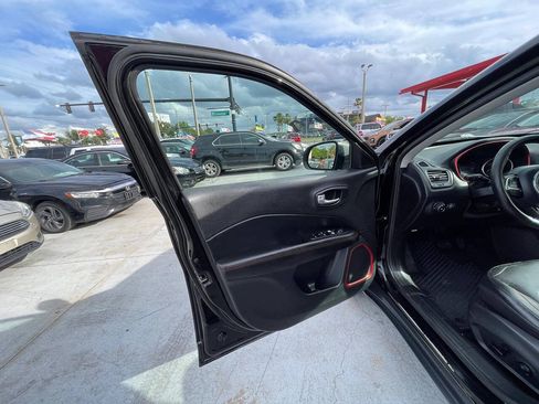 Used 2019 Jeep Compass Trailhawk w/ Cold Weather Group AWD/4WD image 10