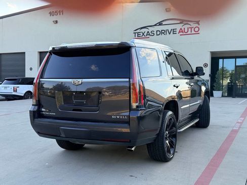 Used 2017 Cadillac Escalade Luxury image 7