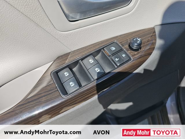Used 2019 Toyota Sienna XLE w/ XLE Navigation Package FWD image 12