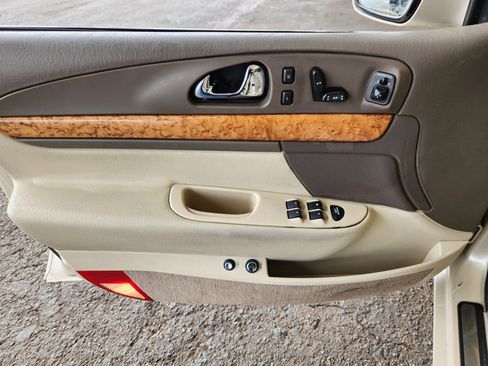 Used 2002 Lincoln Continental image 13