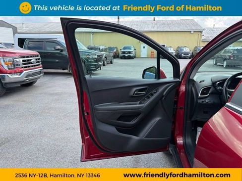 Used 2020 Chevrolet Trax LT w/ Driver Confidence Package AWD/4WD image 14