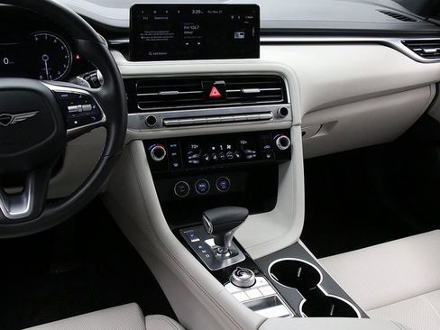 Used 2025 Genesis G70 2.5T image 15