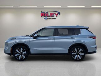 Used 2025 Mitsubishi Outlander SE video 2
